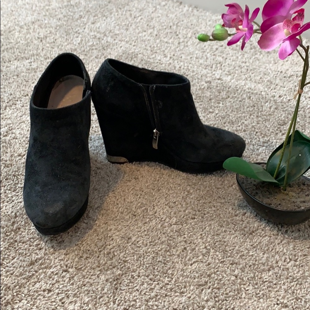 🕶 Vince Camuto Black Booties